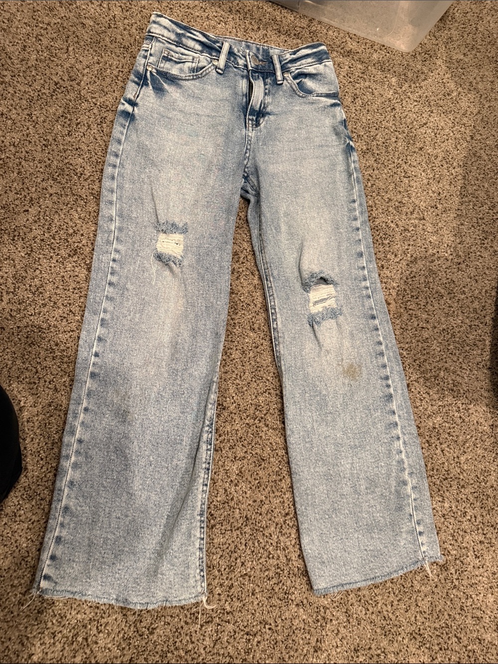Art Class girls size 8 Light Blue Jeans with Knee distressin